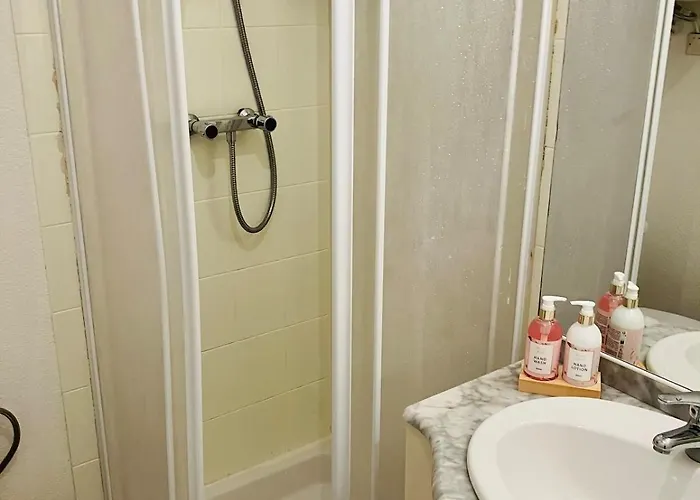 Bien Situe - Proche Centre Bd Jules Verne *